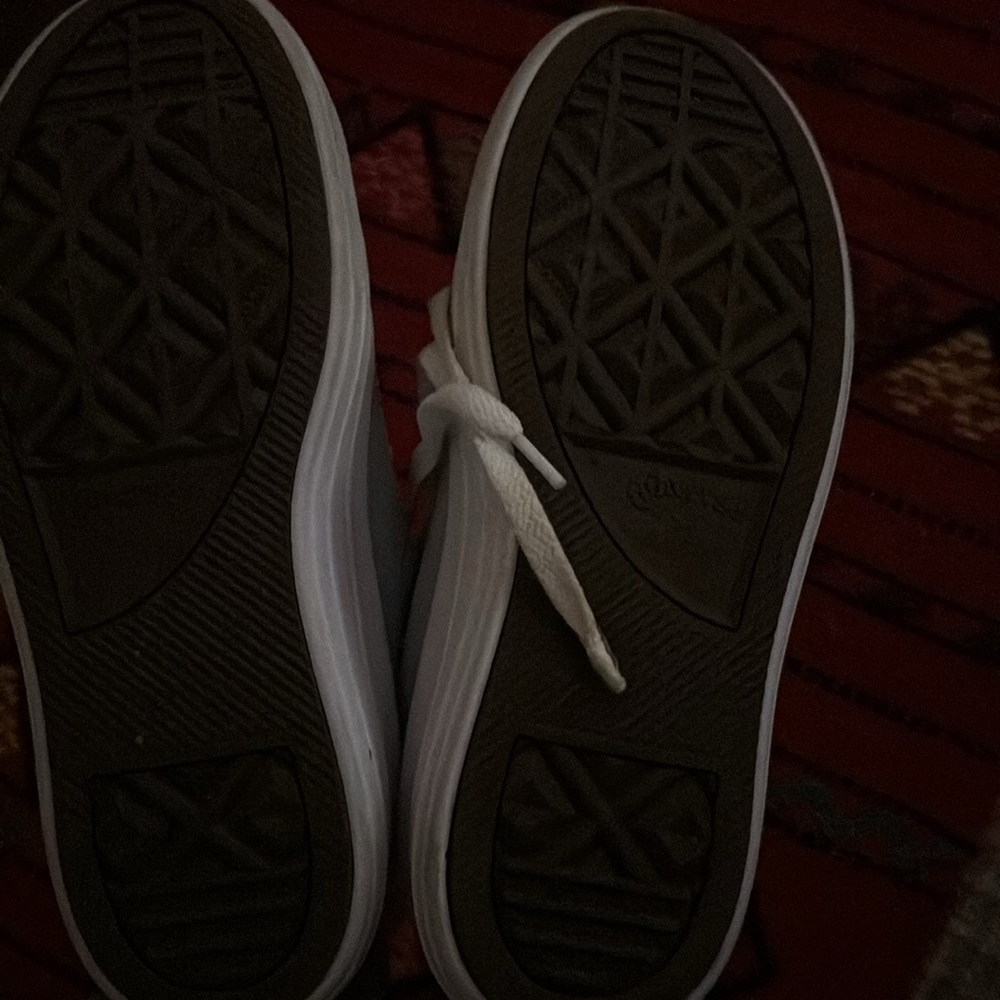 Converse - Picture 2 of 4